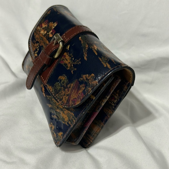 Patricia Nash Torri Kent Countryside Navy Crossbody - Picture 3 of 10